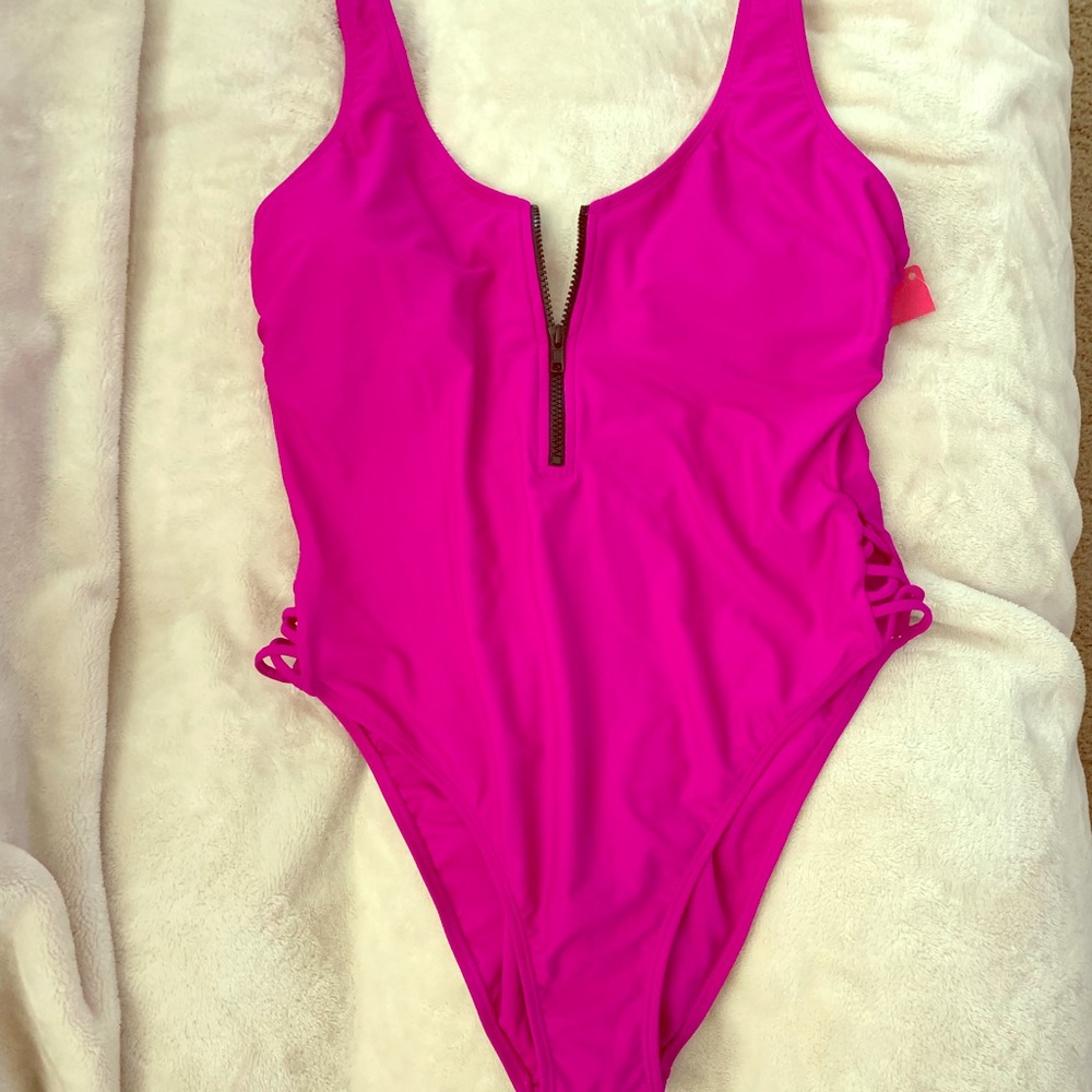 One piece fuchsia swimsuit